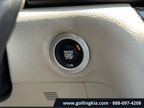 Used 2020 Chrysler Pacifica Limited FWD image 30