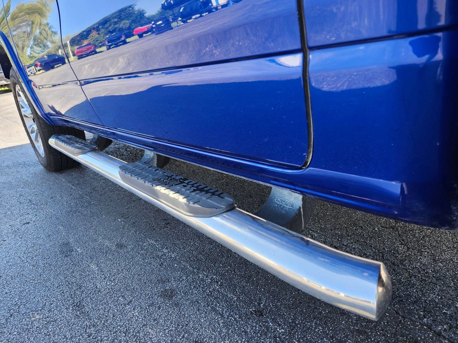 Used 2019 RAM 1500 Laramie w/ Sport Appearance Package AWD/4WD image 10
