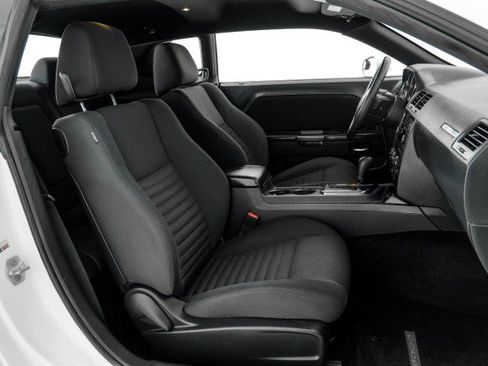 Used 2013 Dodge Challenger SXT image 28