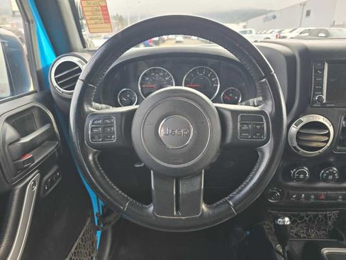 Used 2017 Jeep Wrangler Unlimited Rubicon w/ Connectivity Group image 12