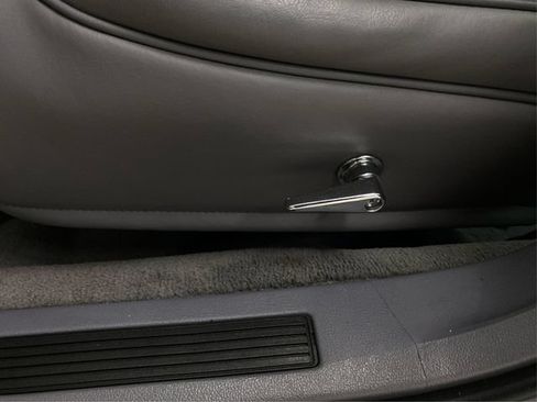 Used 1994 Lincoln Town Car Signature RWD image 24