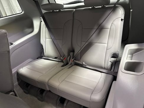 Used 2023 GMC Acadia SLT AWD/4WD image 15