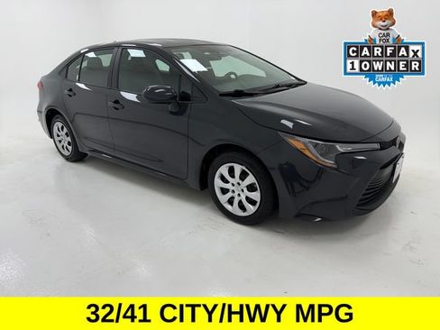 Used 2025 Toyota Corolla LE FWD image 1