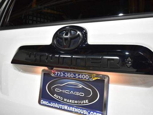 Used 2021 Toyota 4Runner Venture w/ Moonroof Package AWD/4WD image 14