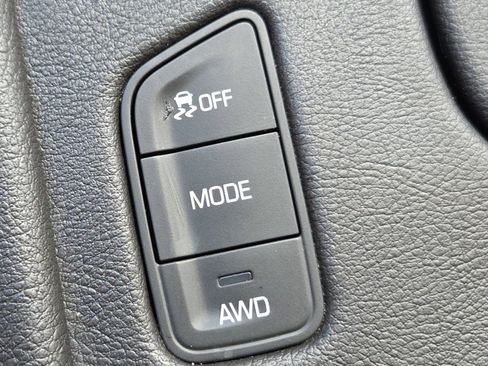 Used 2017 Cadillac XT5 Platinum w/ Driver Assist Package AWD/4WD image 8