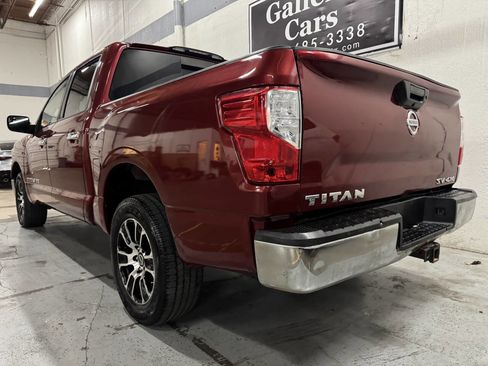 Used 2018 Nissan Titan SV image 4