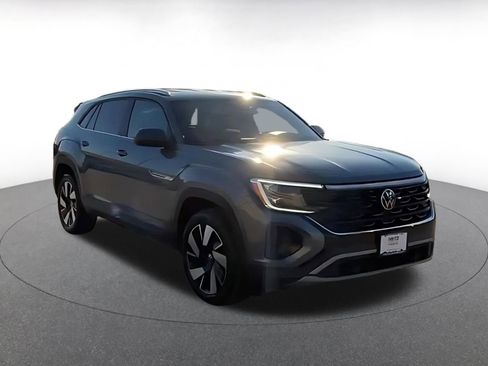 Used 2025 Volkswagen Atlas Cross Sport SE image 3