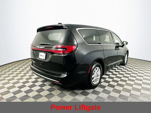 Used 2025 Chrysler Pacifica Select FWD image 11