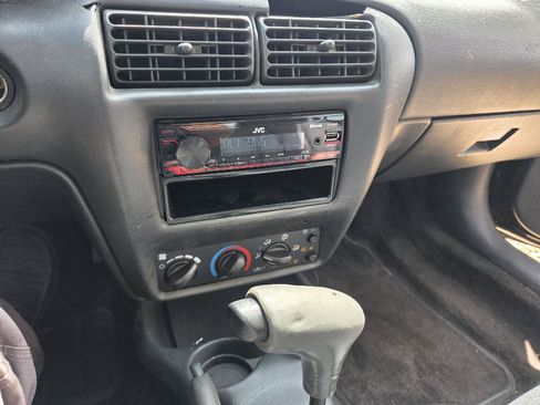 Used 2004 Chevrolet Cavalier Sedan w/ Sport Appearance Package FWD image 14