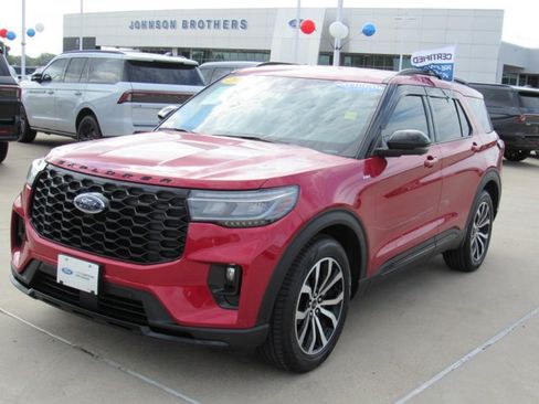 Certified 2025 Ford Explorer ST-Line w/ Premium Package RWD image 2