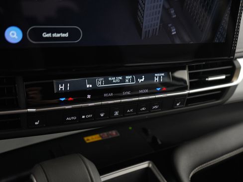 Used 2025 Toyota Sienna LE AWD/4WD image 25