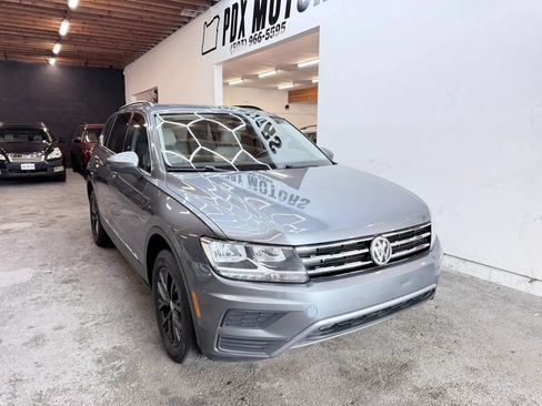 Used 2018 Volkswagen Tiguan SE AWD/4WD image 2