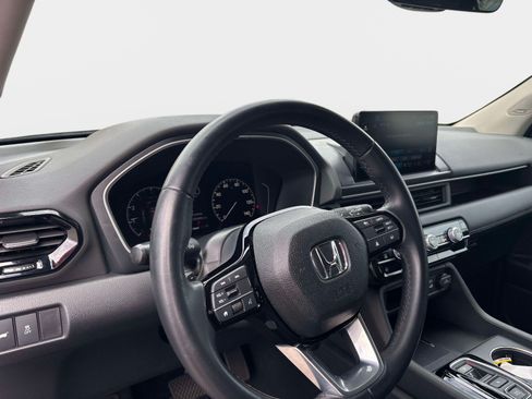 Used 2024 Honda Pilot Touring image 8