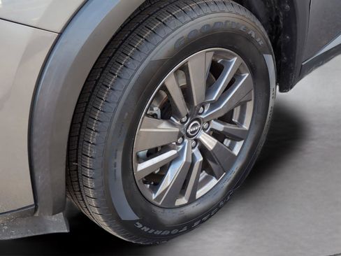 Used 2022 Nissan Pathfinder S image 34