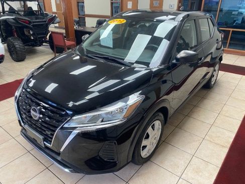 Used 2022 Nissan Kicks S FWD image 1