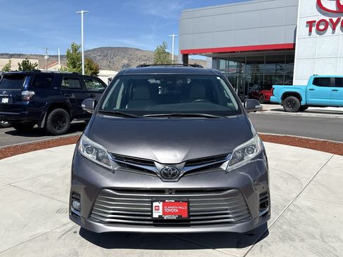 Used 2020 Toyota Sienna Limited Premium w/ Carpet Mat Package AWD/4WD image 3