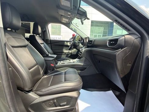 Used 2022 Ford Explorer XLT w/ Equipment Group 202A AWD/4WD image 38