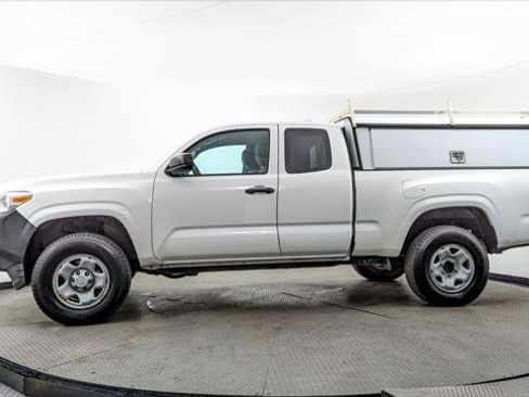 Used 2022 Toyota Tacoma SR image 3