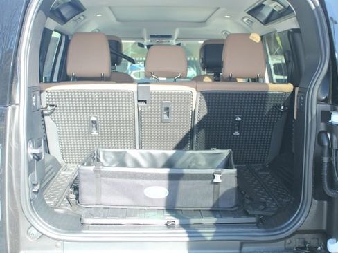 New 2026 Land Rover Defender 110 X-Dynamic SE image 12