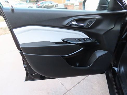 Used 2025 Chevrolet Trax LT w/ LT Convenience Package image 21