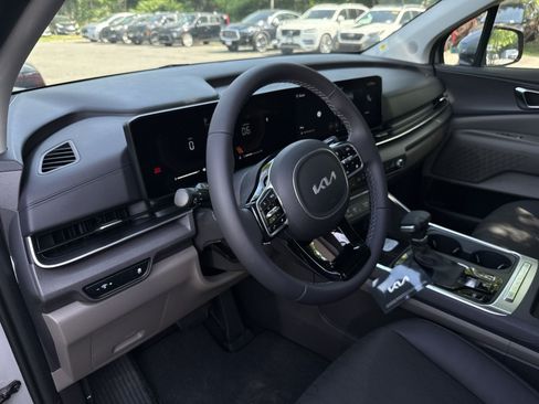 New 2026 Kia Carnival EX FWD image 29