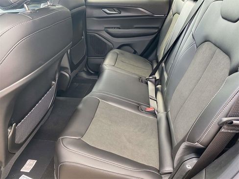 New 2025 Jeep Grand Cherokee Altitude image 36