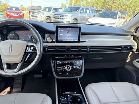 Used 2021 Lincoln Corsair FWD w/ Premium Package image 17