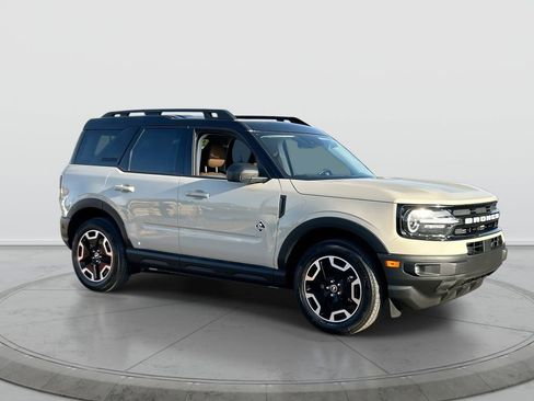 Used 2024 Ford Bronco Sport Outer Banks w/ Tech Package AWD/4WD image 2