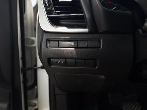 Used 2022 Nissan Rogue SV FWD image 16