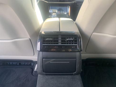 Used 2023 Audi A8 L 3.0T image 33