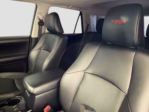 Used 2019 Toyota 4Runner TRD Off-Road Premium AWD/4WD image 11