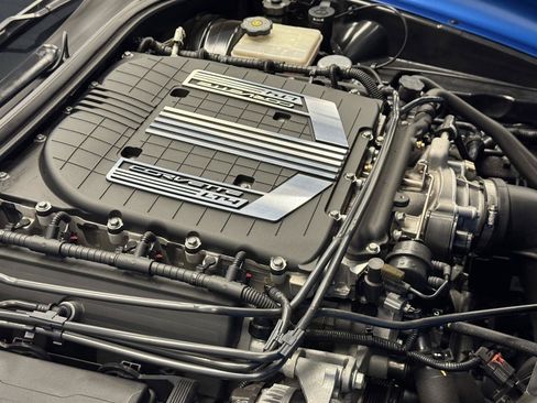 Used 2015 Chevrolet Corvette Z06 w/ Z07 Performance Package RWD image 27