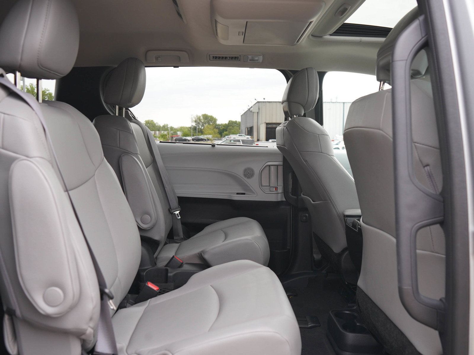 Used 2025 Toyota Sienna XLE w/ XLE Plus Package AWD/4WD image 12