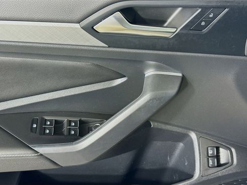 Certified 2022 Volkswagen Jetta SE FWD image 11