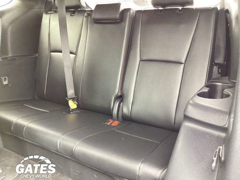Used 2025 Toyota Highlander XSE AWD/4WD image 17