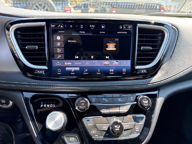 New 2027 Chrysler Pacifica Select AWD/4WD image 23