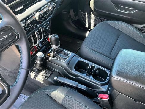 Used 2024 Jeep Wrangler Unlimited Rubicon 4xe AWD/4WD image 15