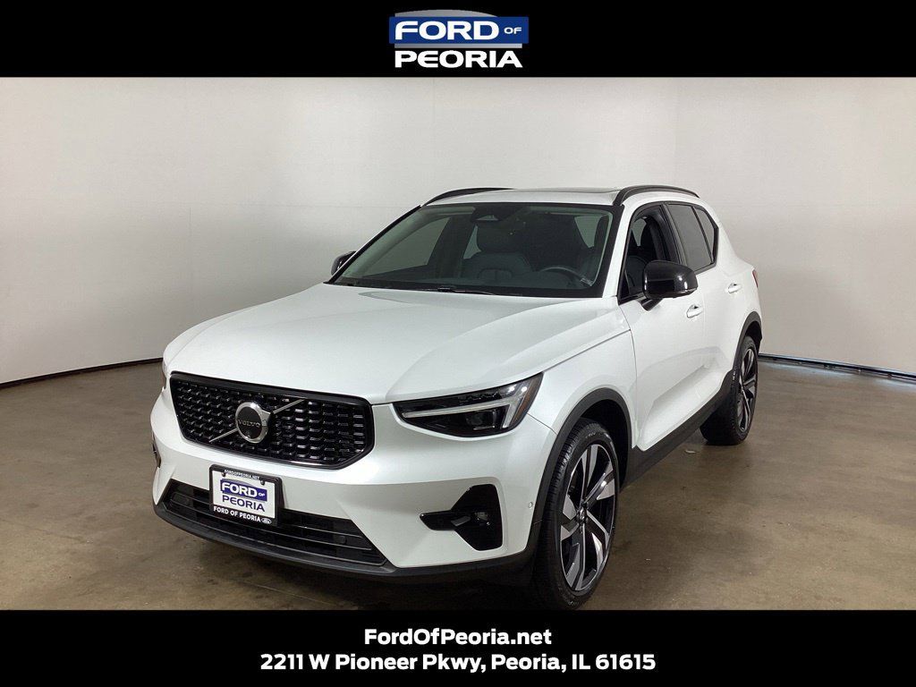 Used 2024 Volvo XC40 B5 Plus w/ Protection Package Premier AWD/4WD image 1
