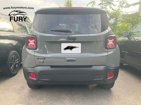 Used 2023 Jeep Renegade Latitude AWD/4WD image 32