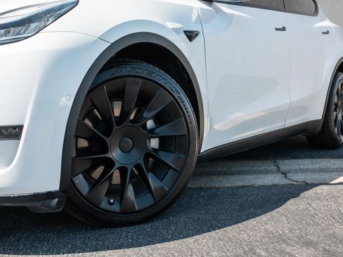 Used 2020 Tesla Model Y Long Range AWD/4WD image 35