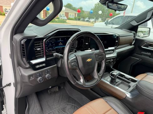 Used 2024 Chevrolet Silverado 1500 High Country AWD/4WD image 14