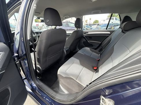 Used 2016 Volkswagen e-Golf SE FWD image 11