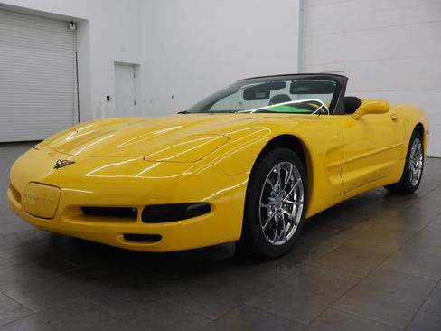 Used 2000 Chevrolet Corvette Convertible w/ Memory Pkg RWD image 33