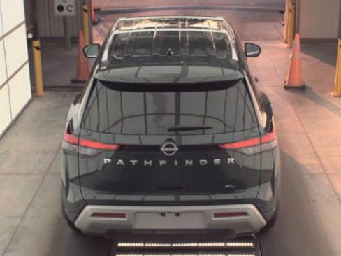 Used 2025 Nissan Pathfinder SL FWD image 5
