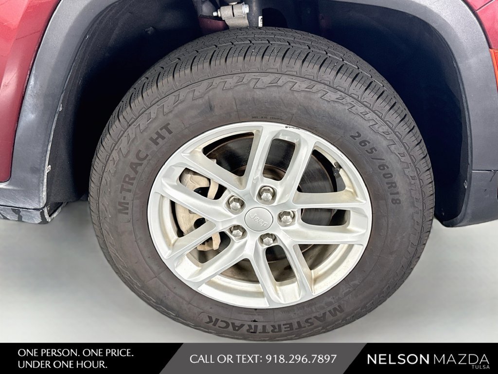 Used 2023 Jeep Grand Cherokee L Laredo AWD/4WD image 13