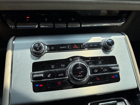 Used 2022 Lincoln Aviator AWD w/ Premium Package image 26