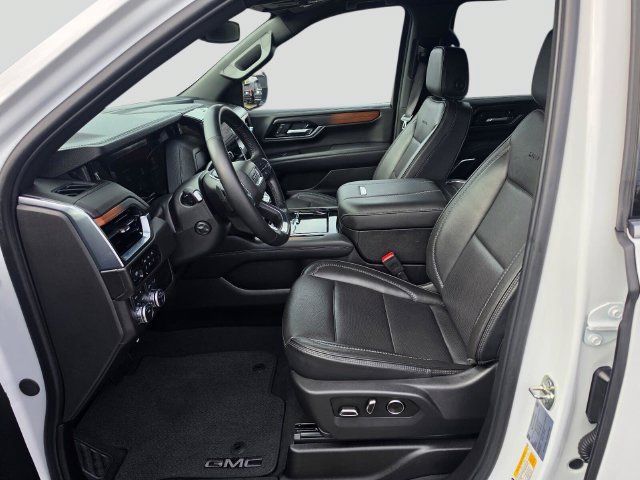 Used 2025 GMC Yukon XL Denali AWD/4WD image 21
