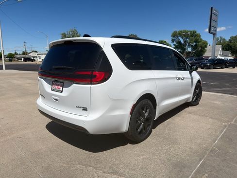 New 2026 Chrysler Pacifica Limited w/ S Appearance Package AWD/4WD image 3