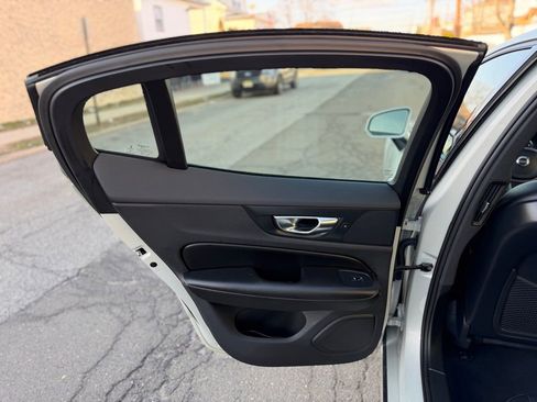 Used 2020 Volvo S60 T5 Momentum image 22