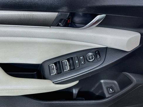 Used 2018 Honda Accord LX image 17